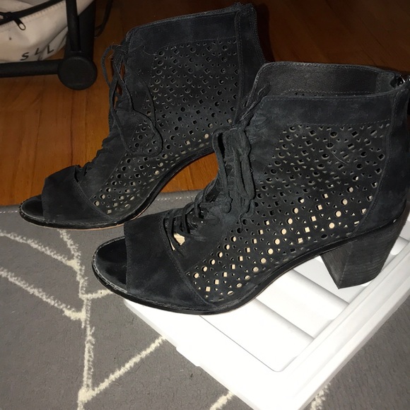 Vince Camuto lace up block heel bootie - Picture 2 of 4